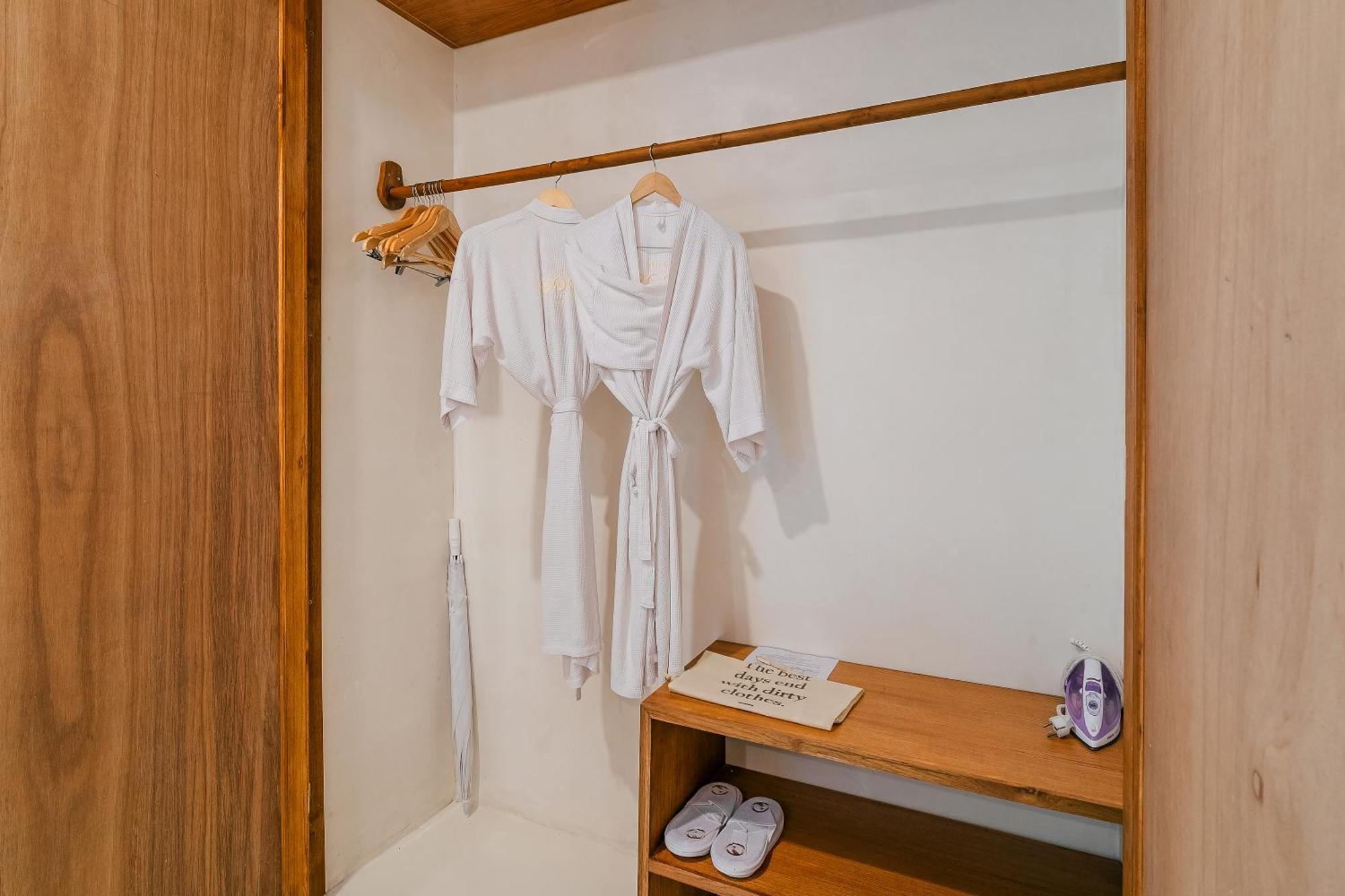 White Goose Boutique Hotel Canggu Exteriör bild